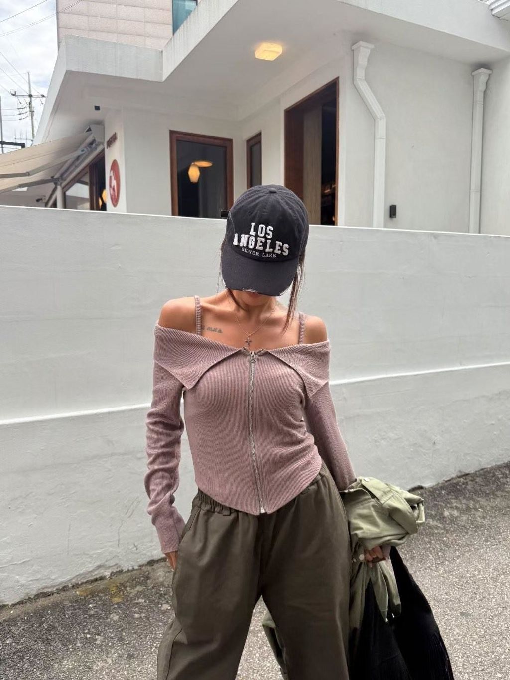 可拉一字領上衣1