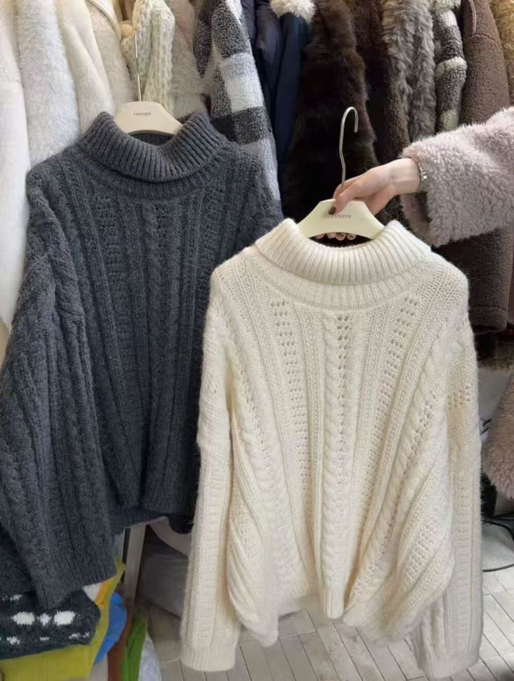 高領後磅針織上衣1