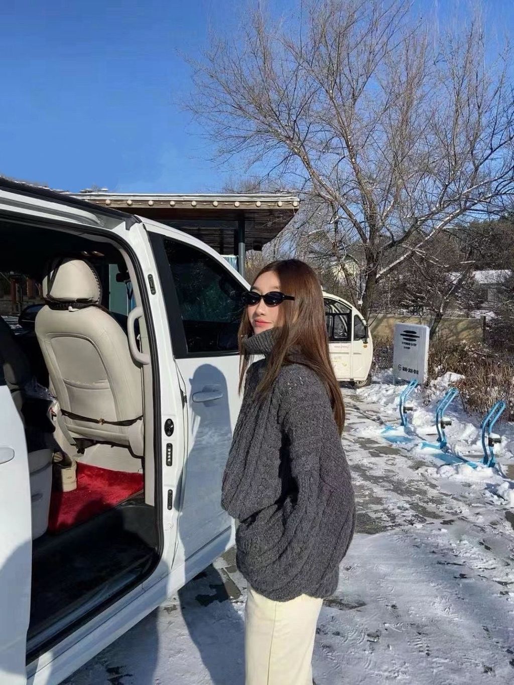 高領厚磅針織上衣5