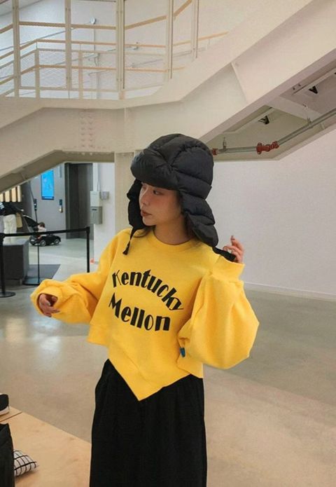 繽紛造型英字短上衣1