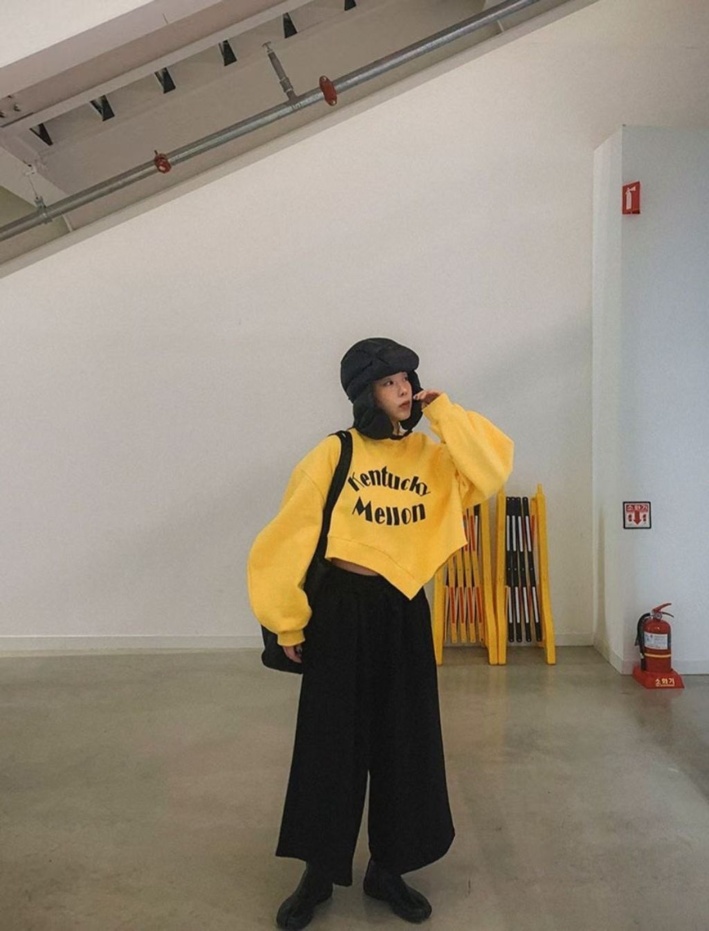 繽紛造型英字短上衣4