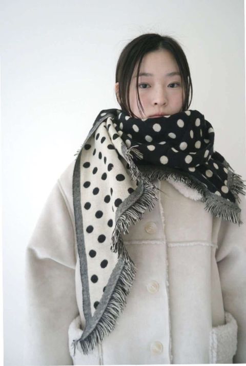 有造型的雙面波點兩用披肩圍巾1