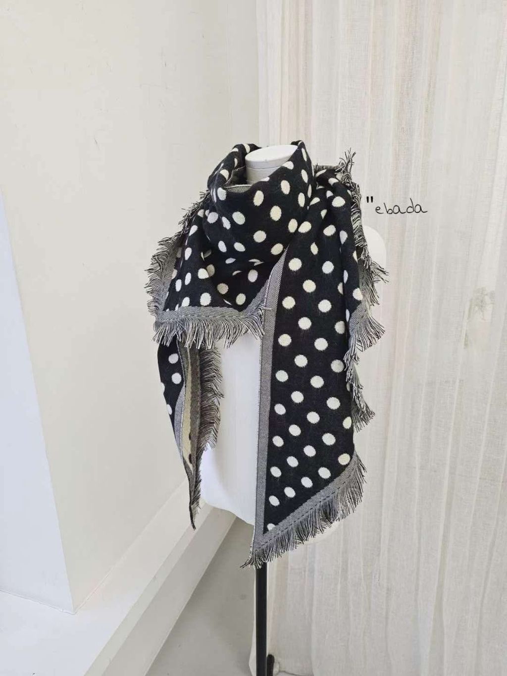 有造型的雙面波點兩用披肩圍巾2