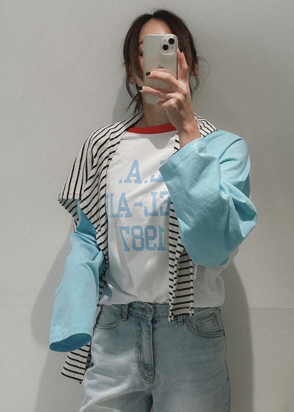 繽紛配色英字上衣1