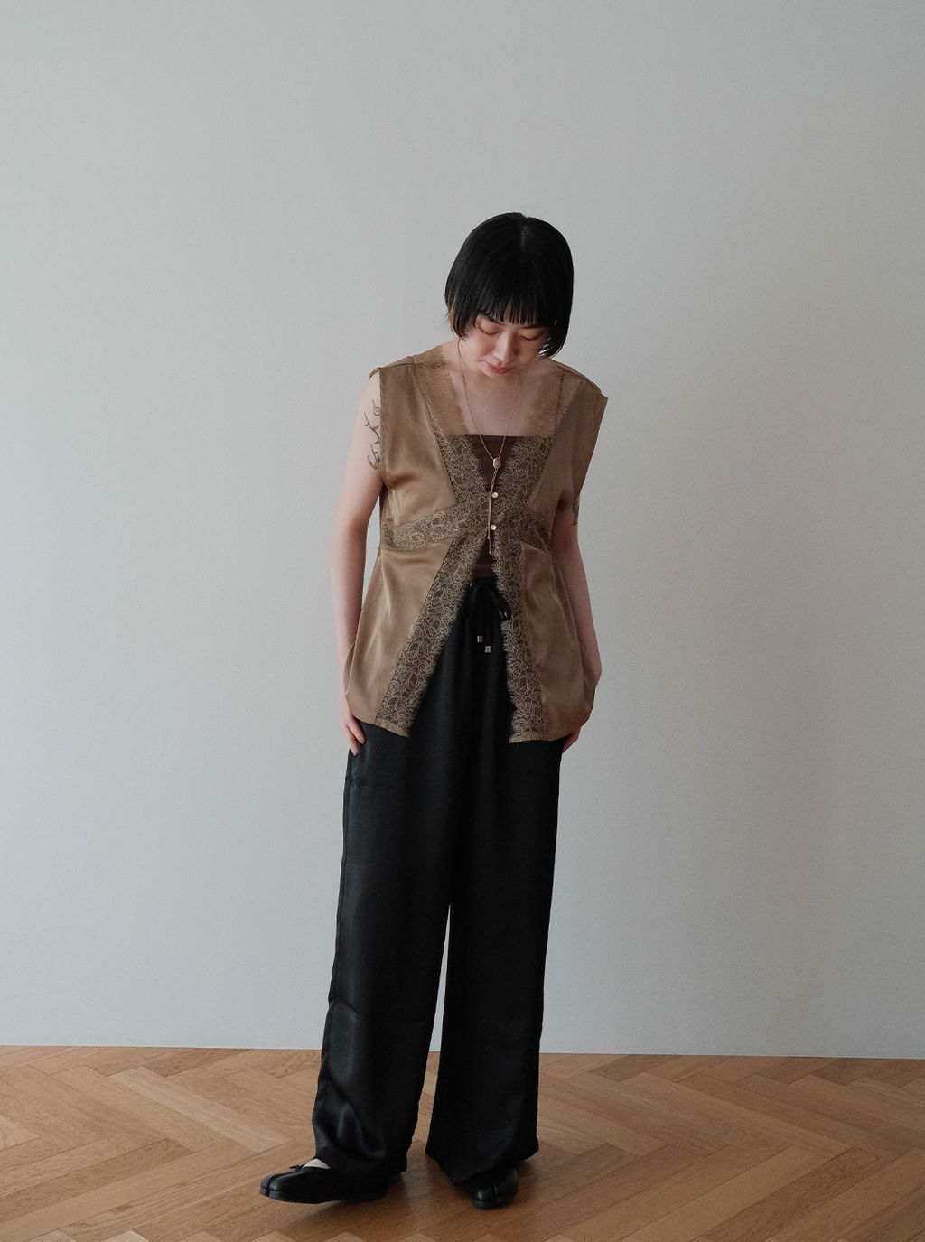緞面蕾絲上衣_M10