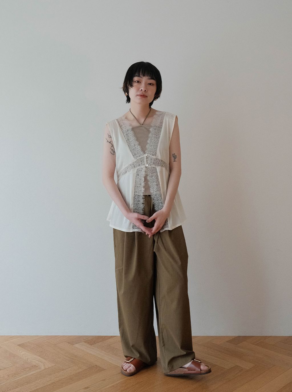 緞面蕾絲上衣_M2