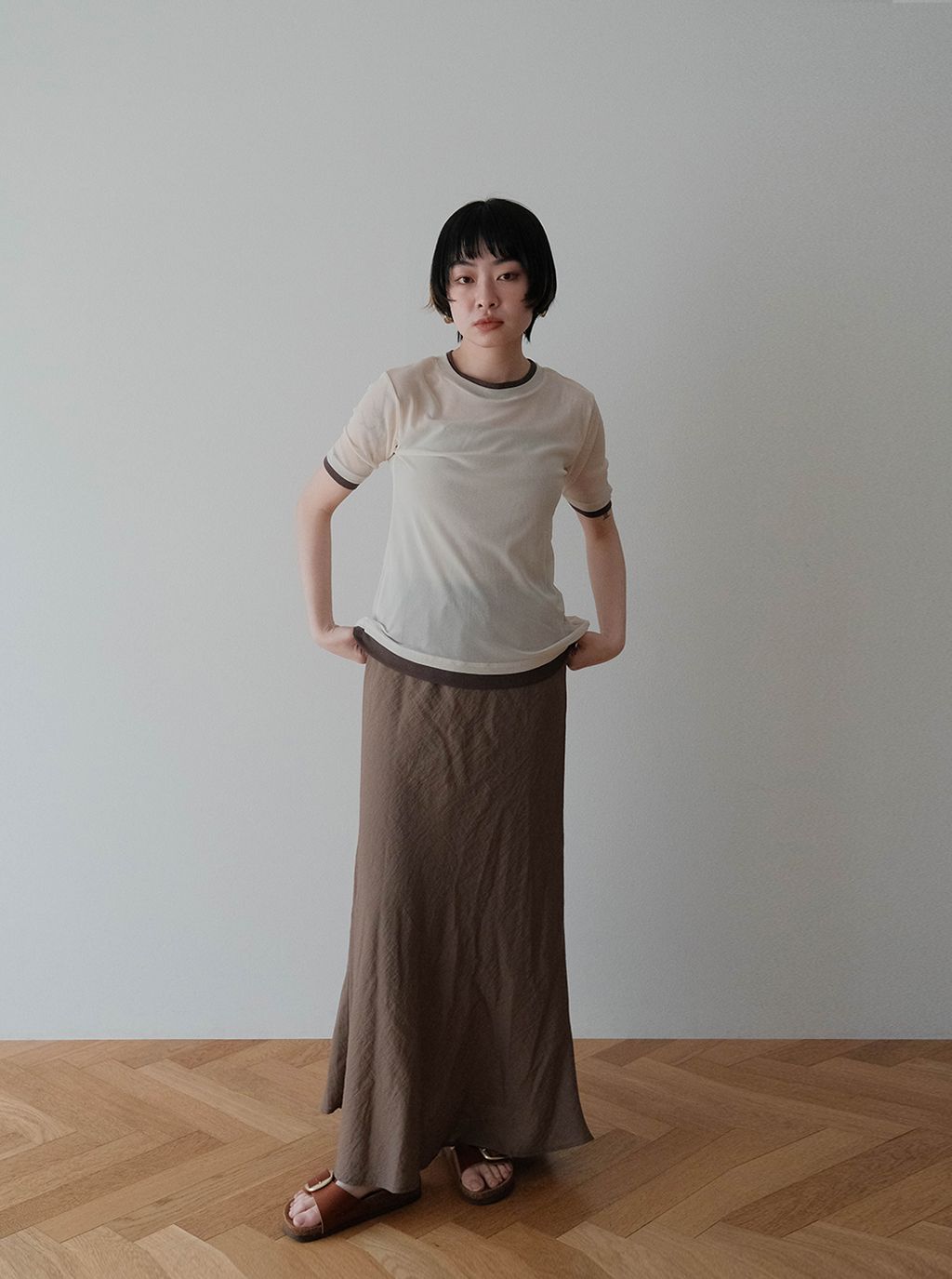 透膚柔軟色系撞色短袖上衣_M10