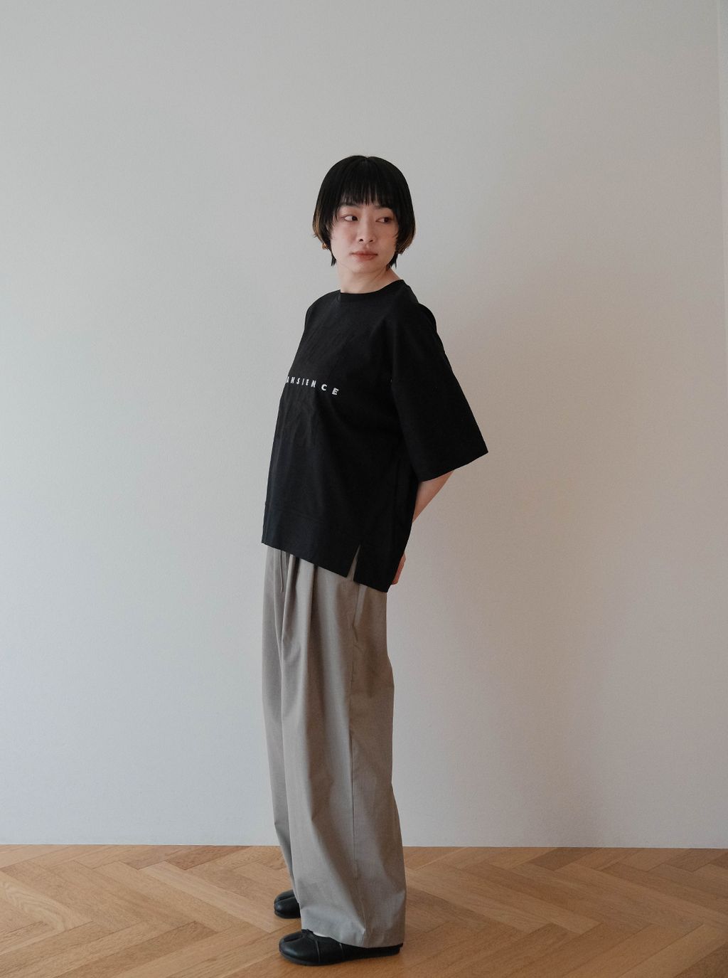 微光感立體刺繡踢恤_M7
