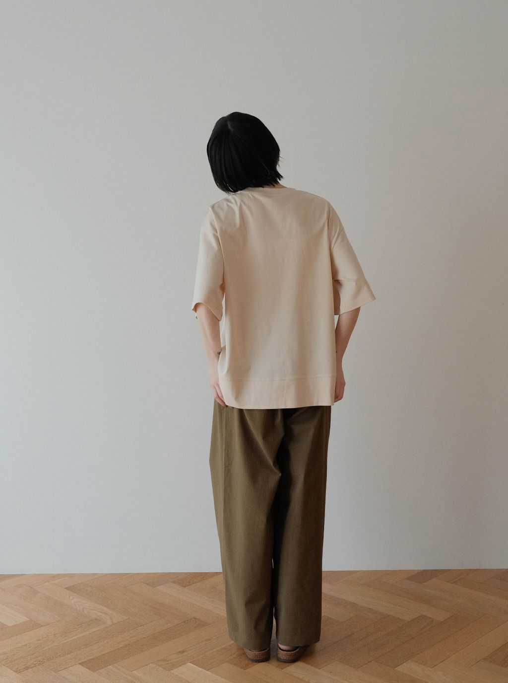微光感立體刺繡踢恤_M4