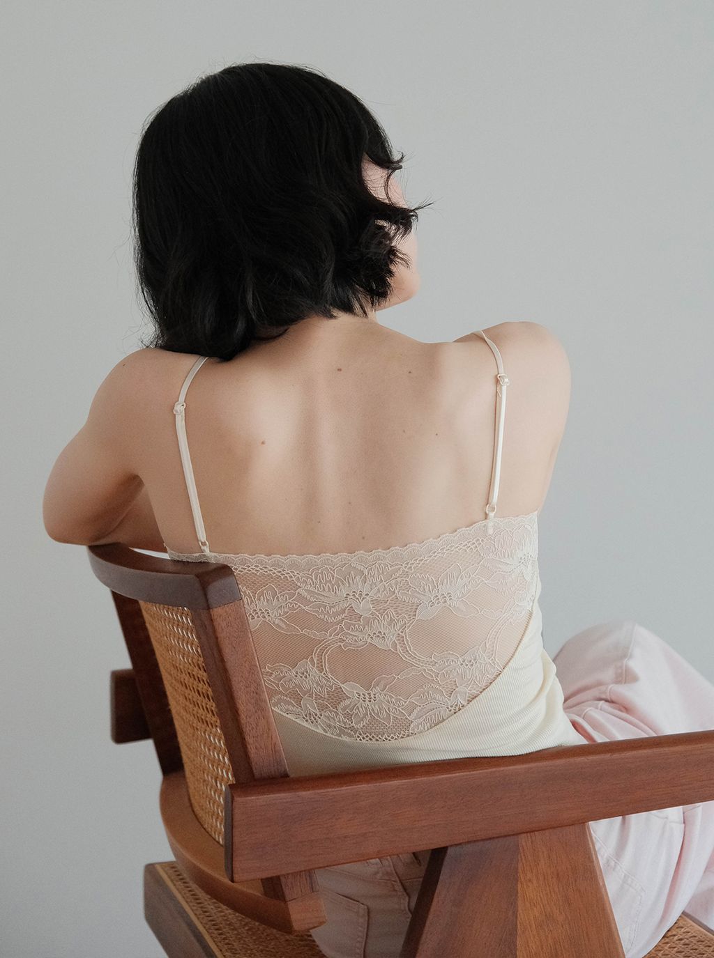 背後蕾絲拼接有Bra小背心_M01