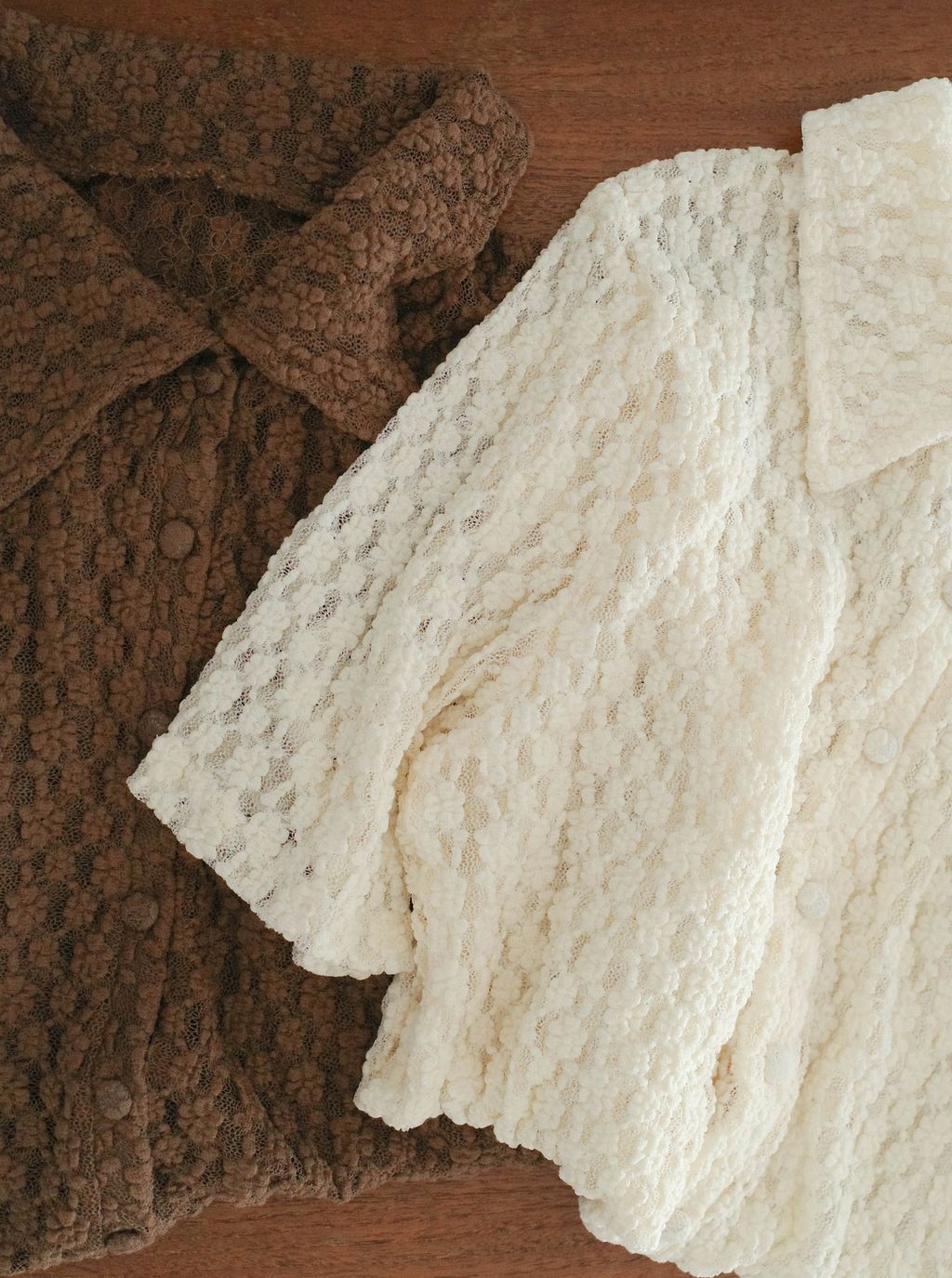 蕾絲鈕扣POLO上衣_M01