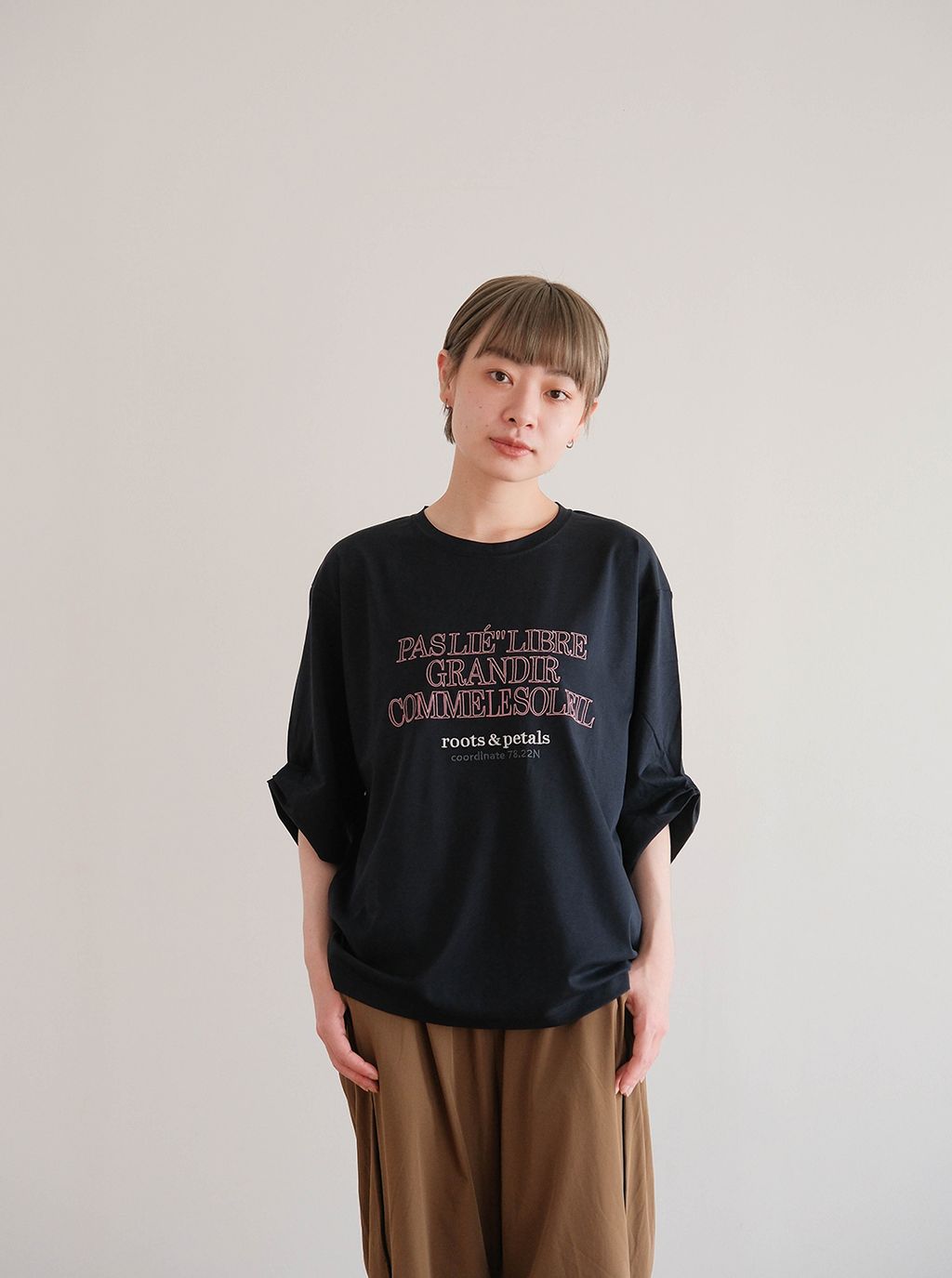 商品頁組圖_M15_涼感薄款刺繡踢恤上衣