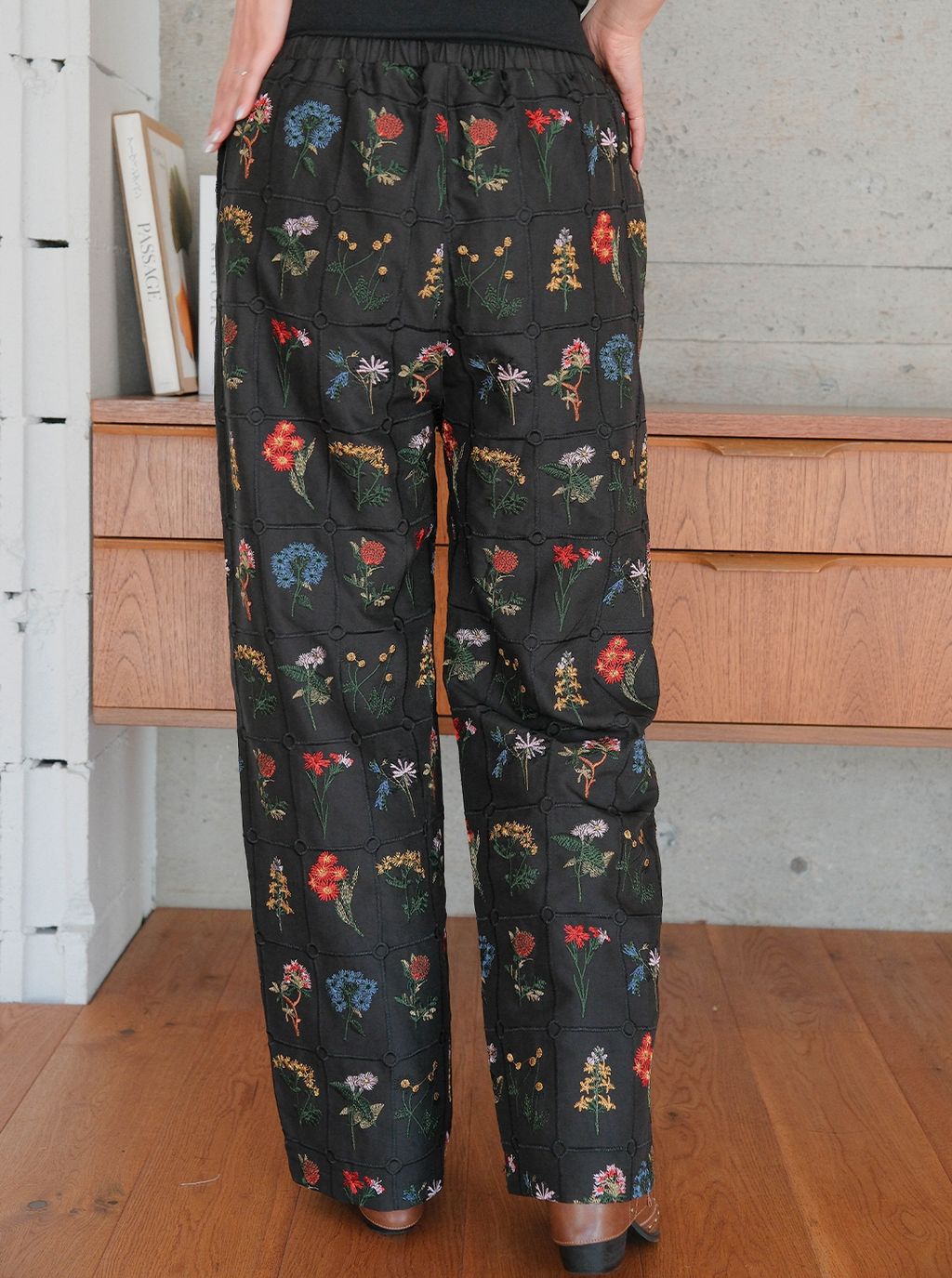 西伯利亞刺繡童話寬褲M09