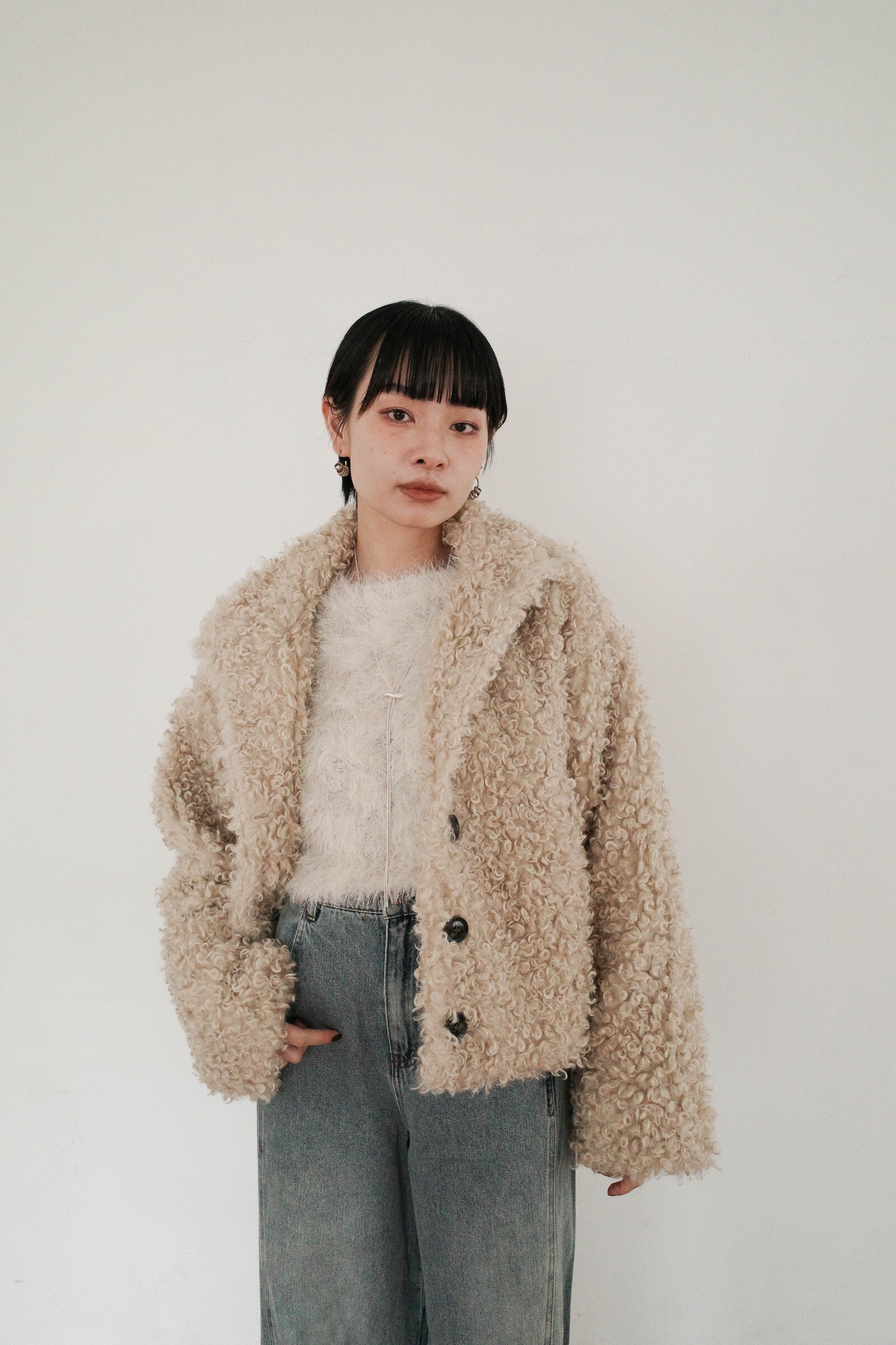 米白色(アイボリー)