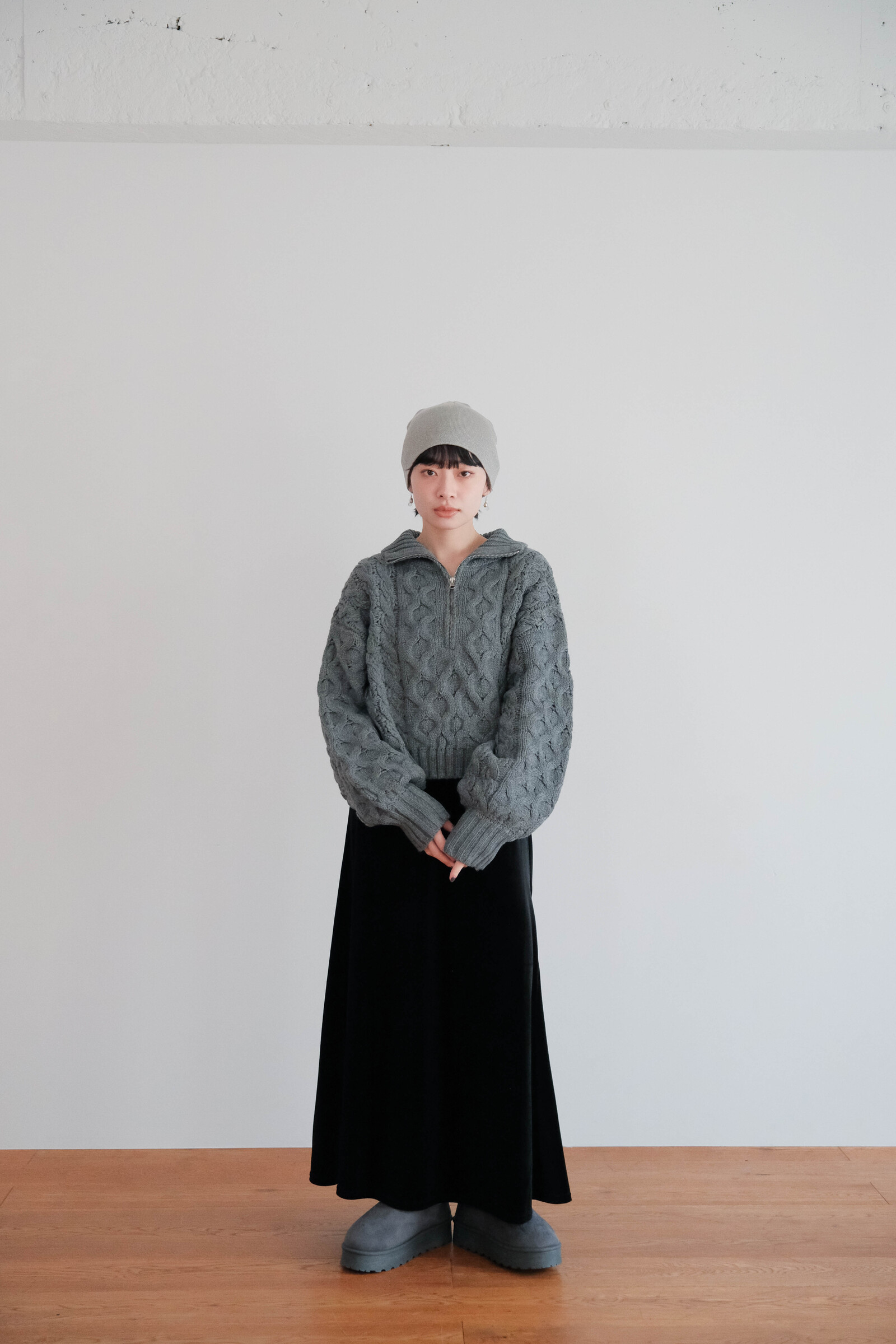 炭灰色(チャコール)