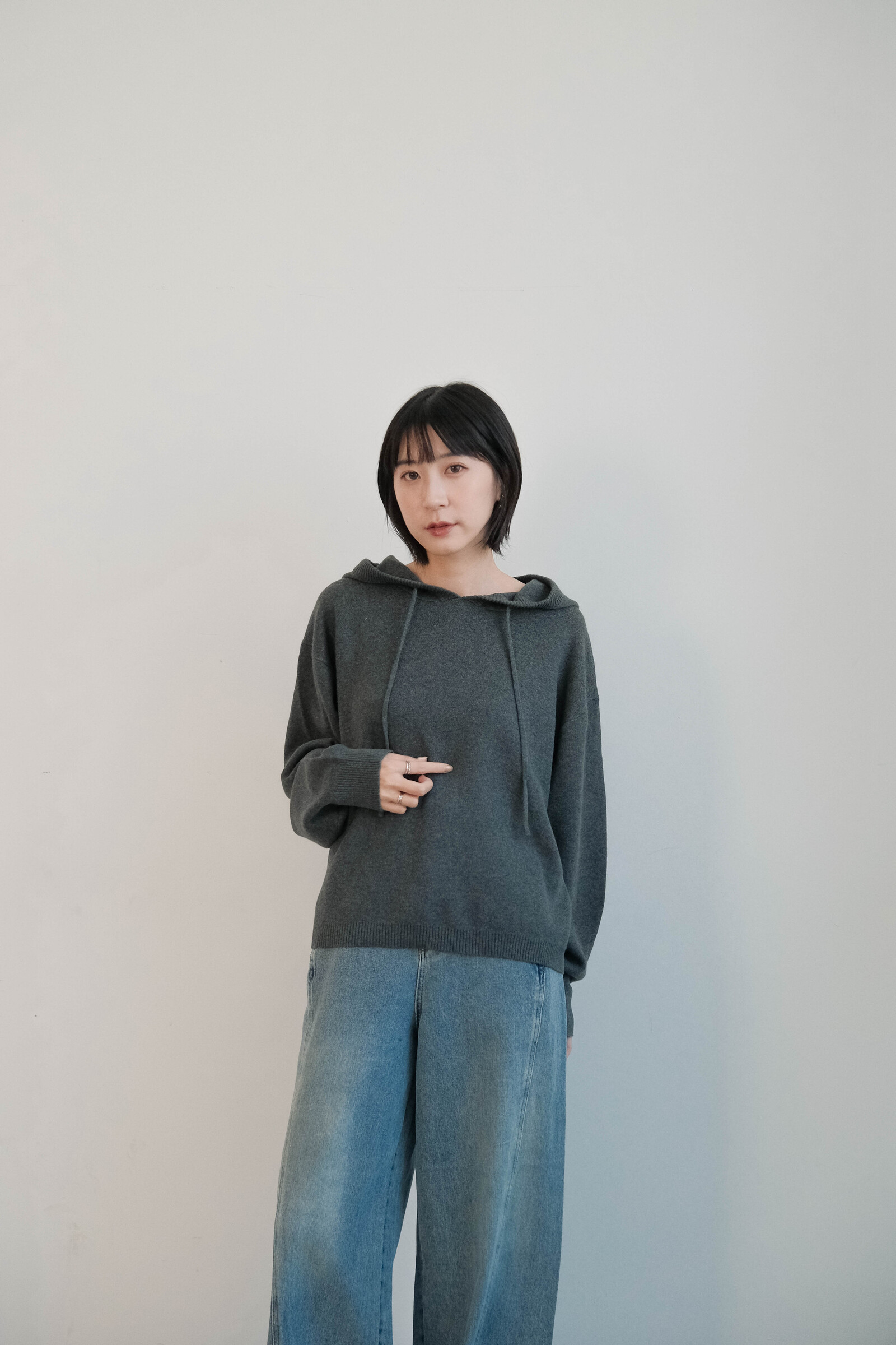 炭灰色(チャコールグレー)