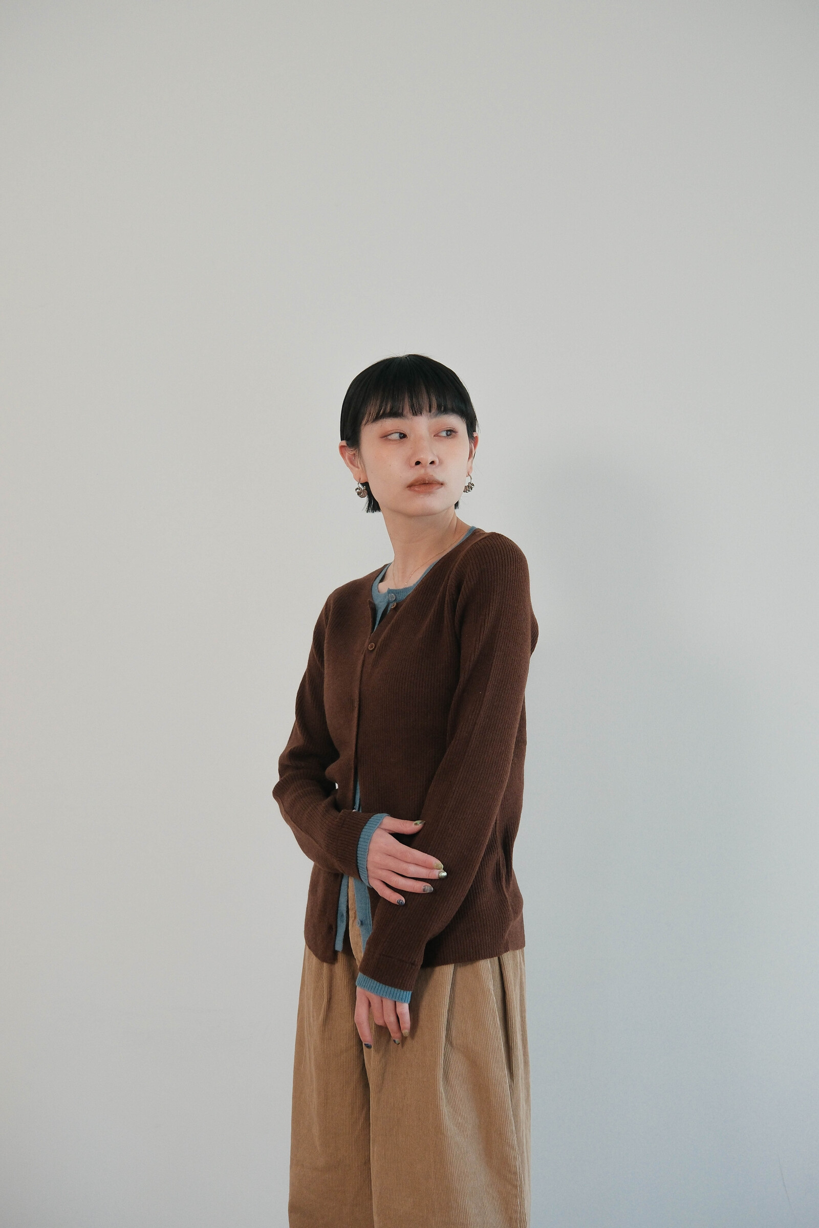 棕色＋深藍色撞色滾邊