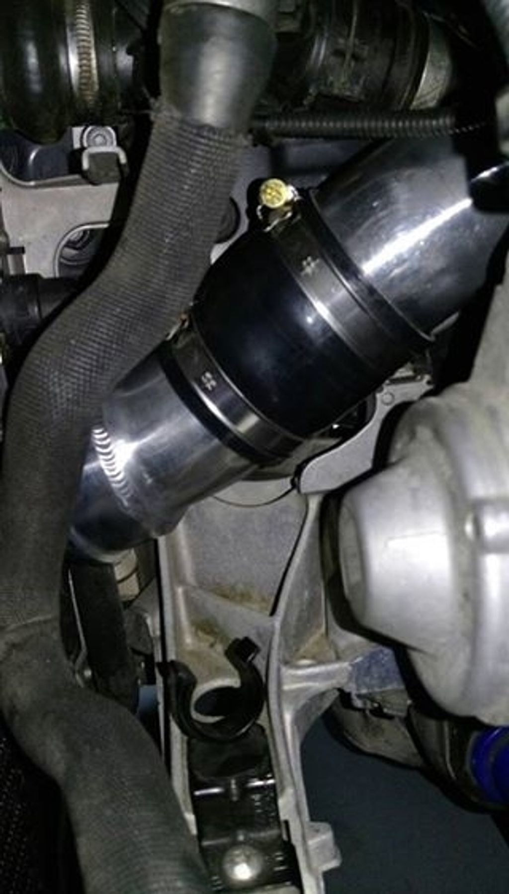 bmw-f1x-boost-pipe-535i-640i-740i_0043