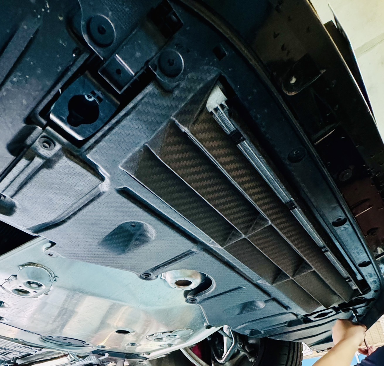 ftp-dry-carbon-skid-plate-oil-cooler-guard_0324