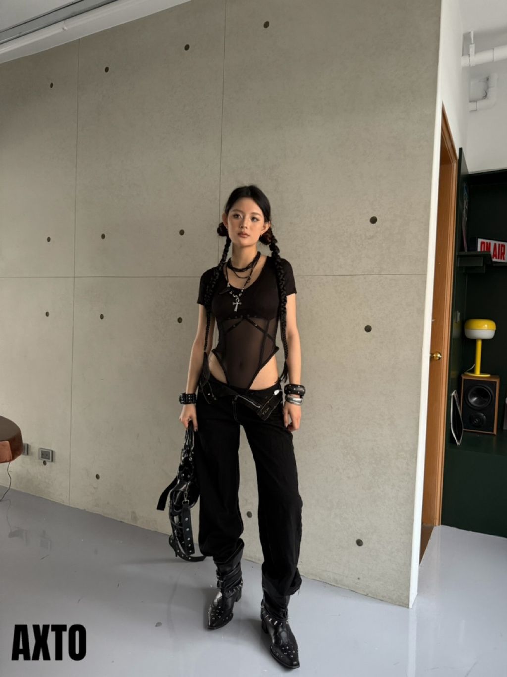 tw-11134207-820l9-mmltzbluh72ca6