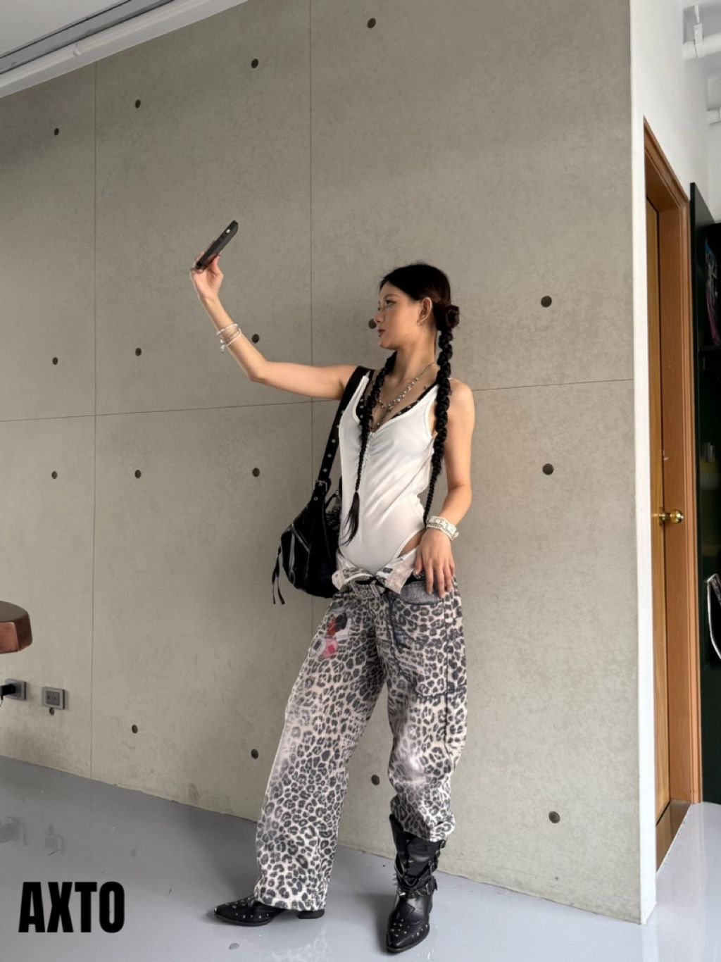 tw-11134207-820lf-mmlu470z6e4m02