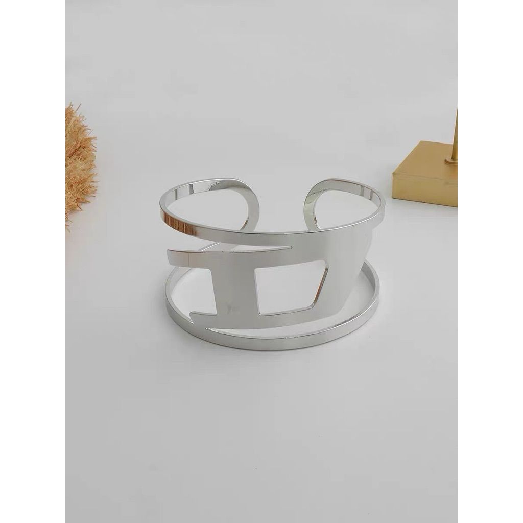 tw-11134207-7ra0g-mdrar7bufbpj5e