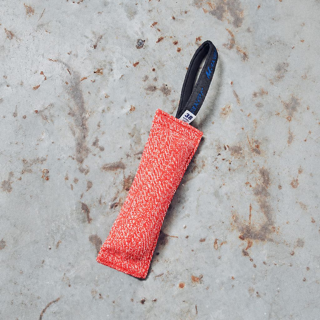 one handle tug 38D_red