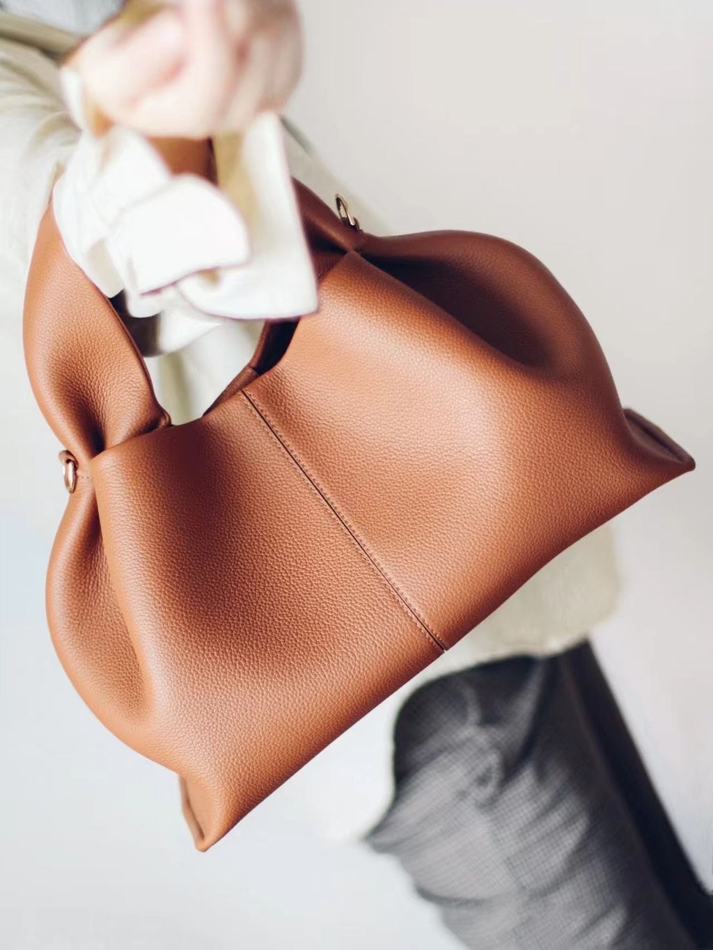 真皮雲朵餃子斜背包5