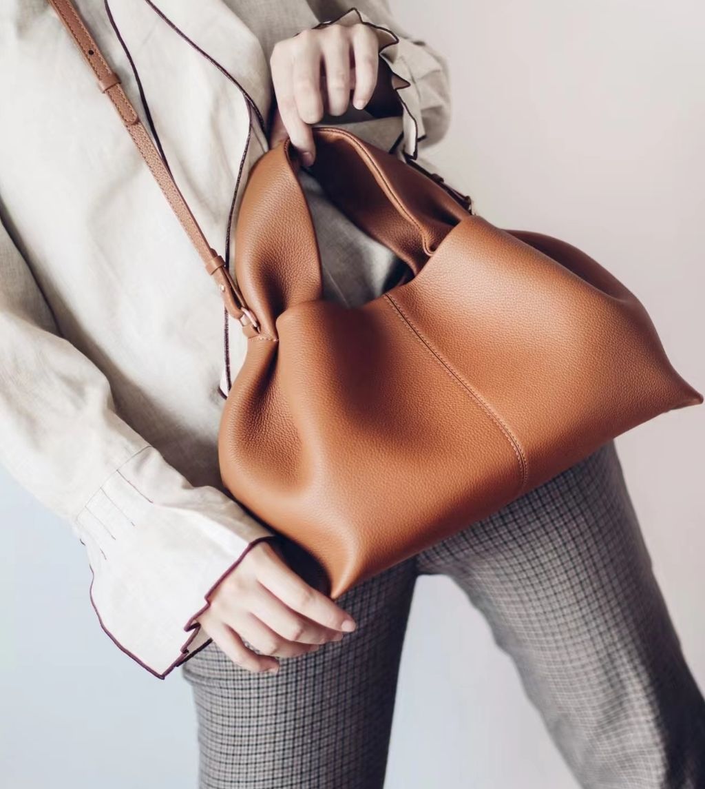 真皮雲朵餃子斜背包6