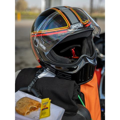 tw-11134207-820lg-mm76691q5jia4d