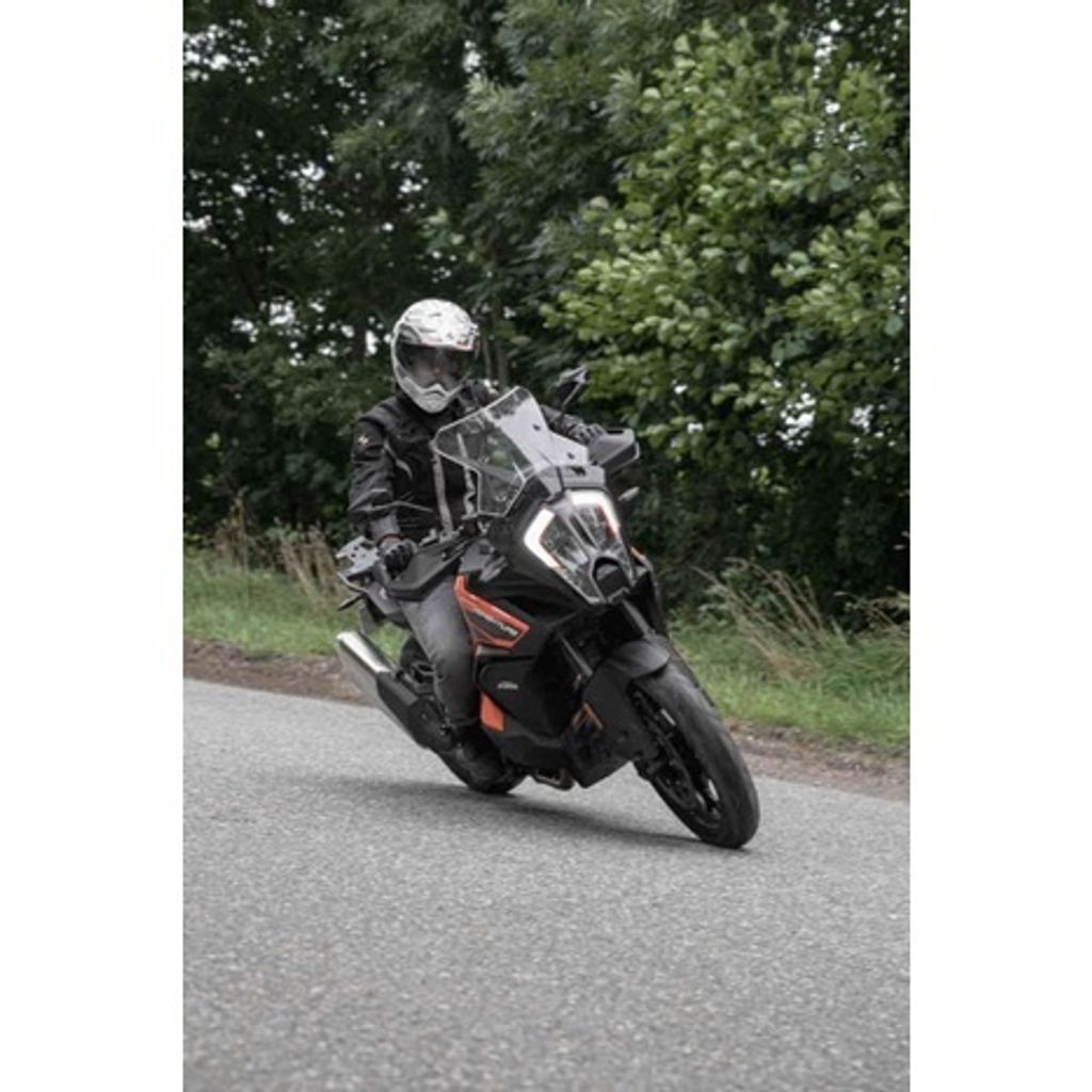 tw-11134201-7qul4-li7g4adhvet033