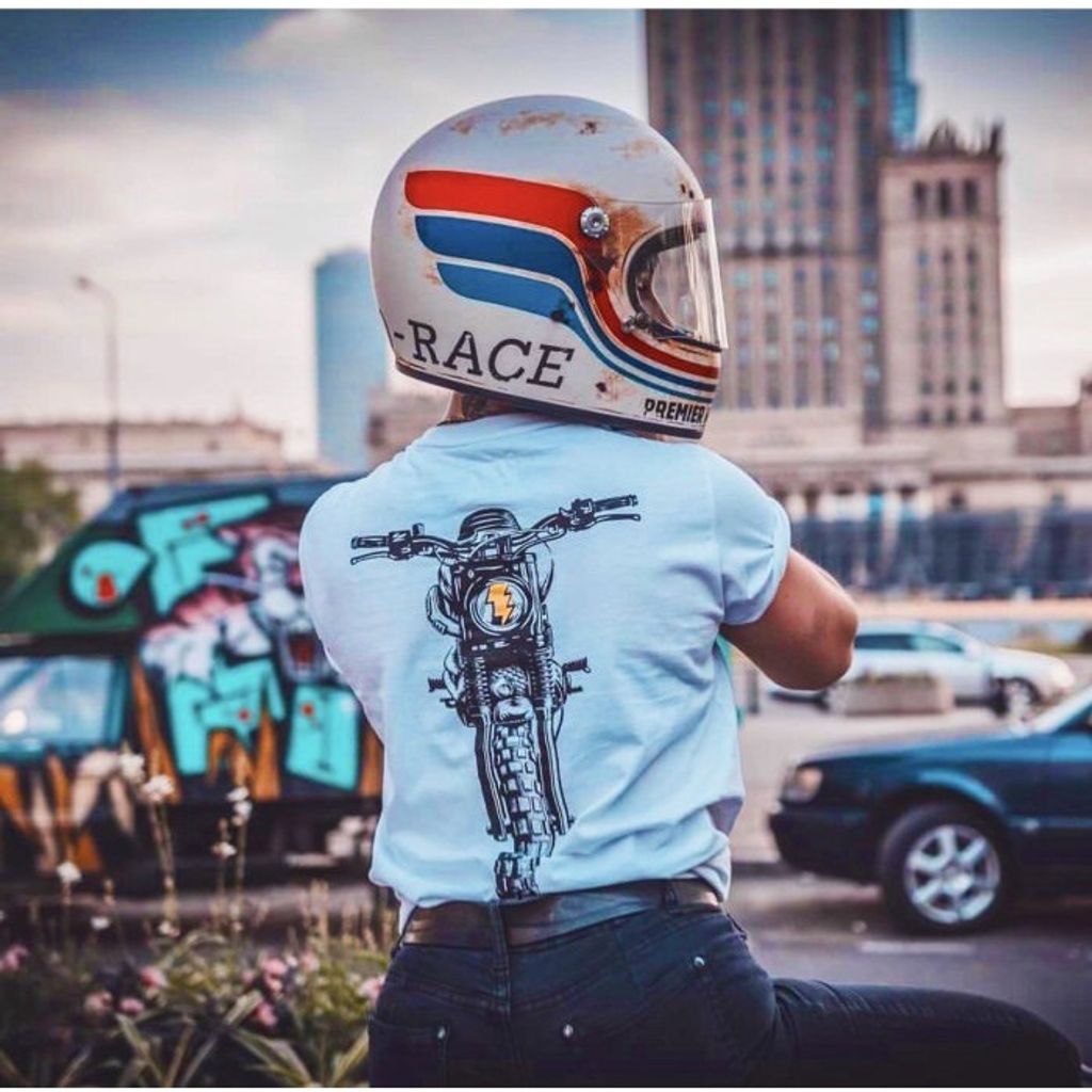 tw-11134201-7qukw-li4i0yrs1d8ia9