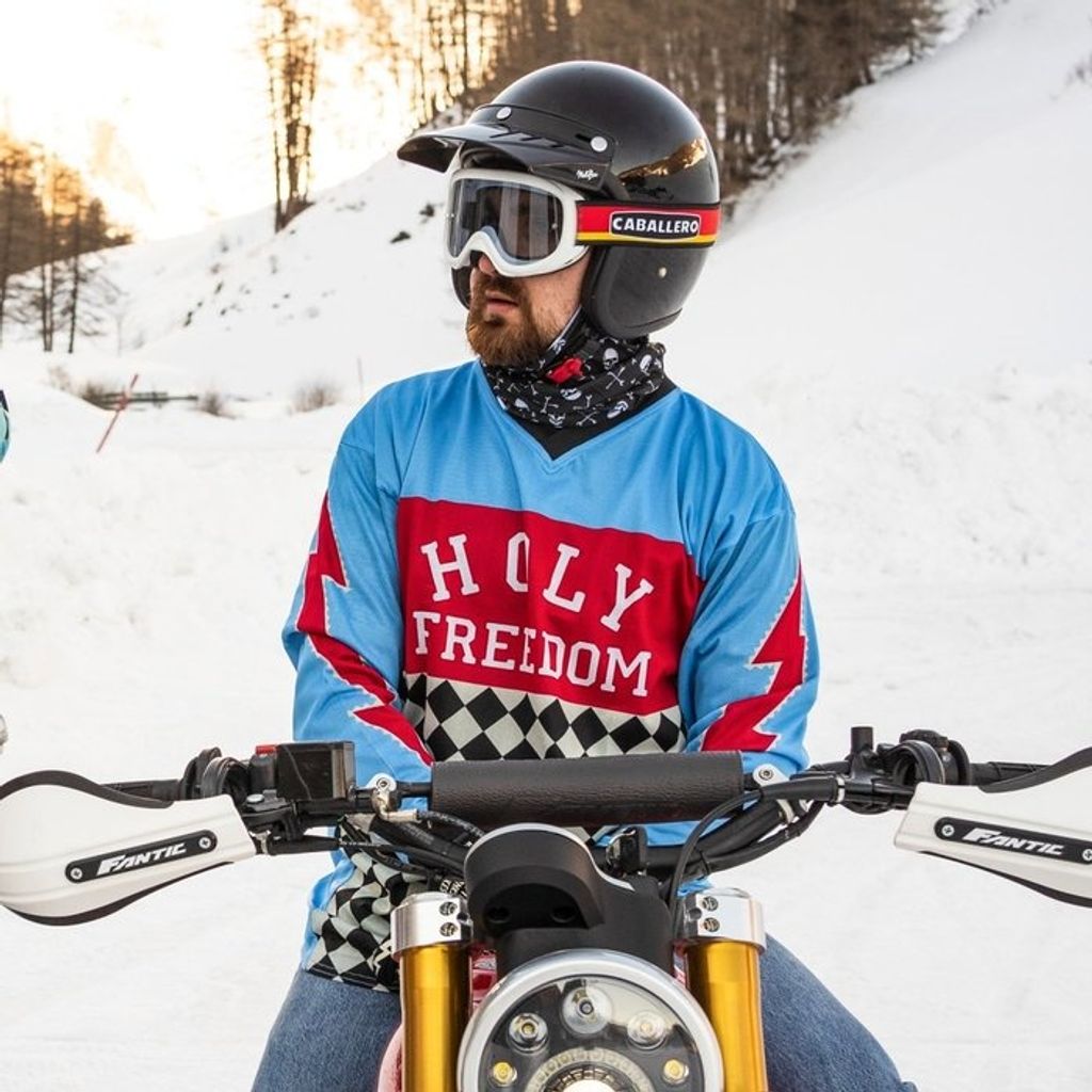 tw-11134201-7qukx-lewqprl2d5jb9c