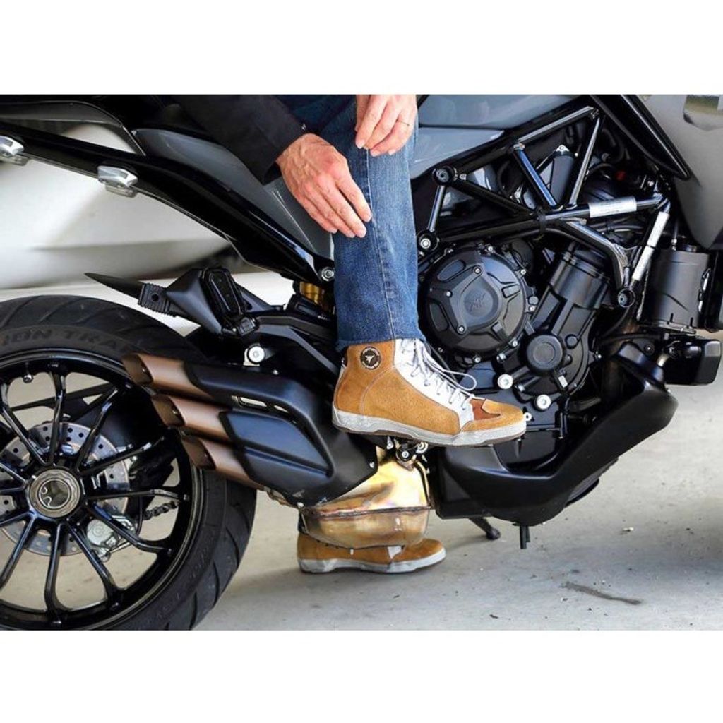 tw-11134201-7qula-lir2f7svof2ab9