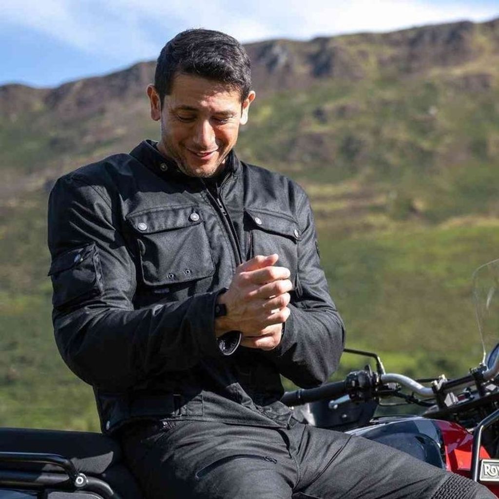 9327fe28d5b8305e8da8d21a3f843dc1