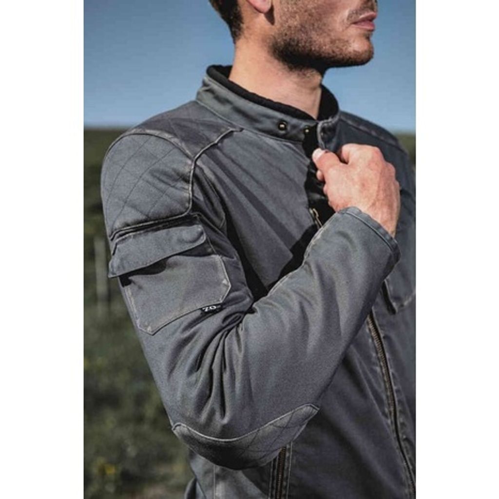 39fc9cc70e541975f6ea45c22fe34013