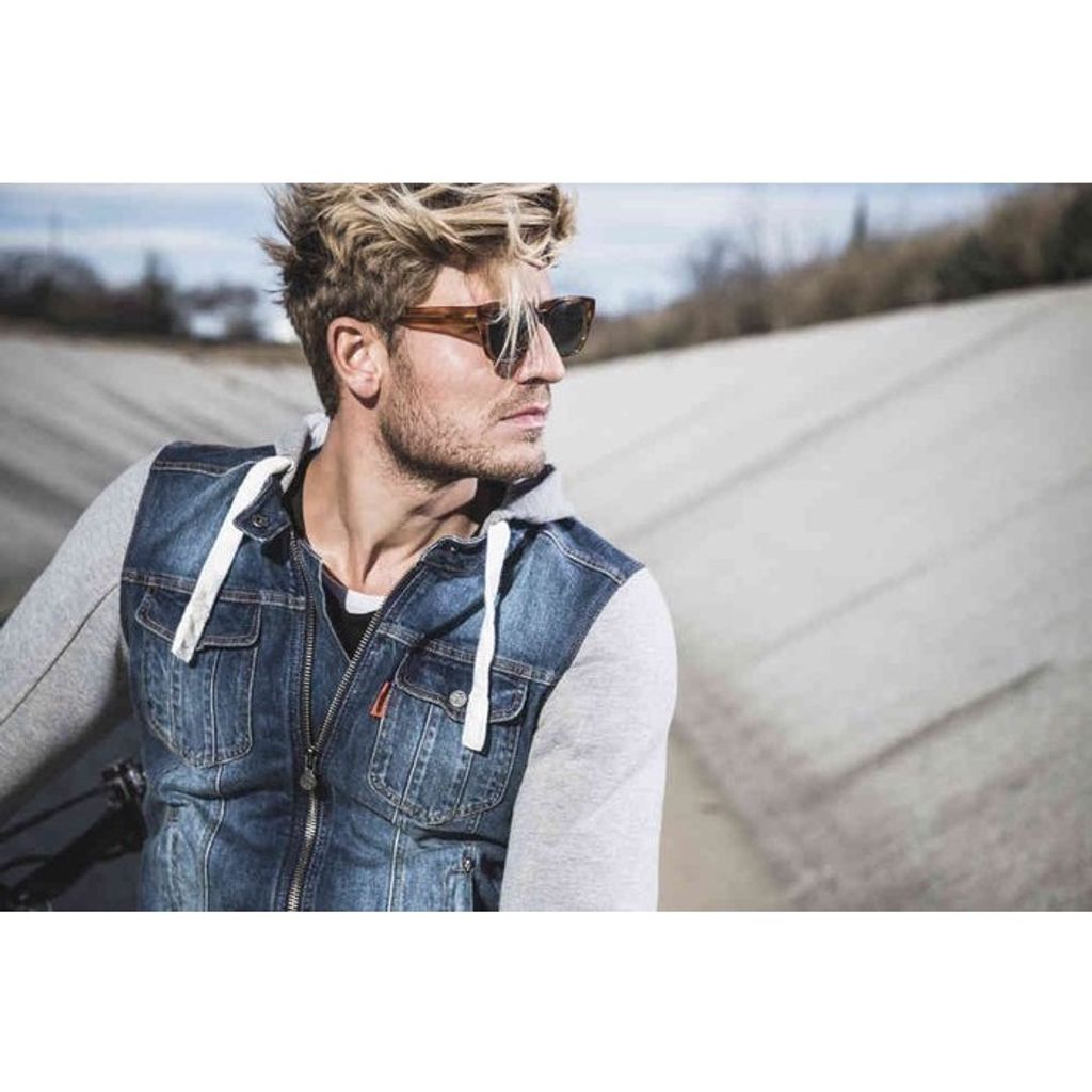 93ad951872faeac41d3e818108d6819d