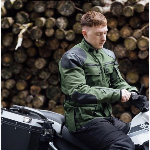 tw-11134201-7rash-m59zxuhh8u9i9f