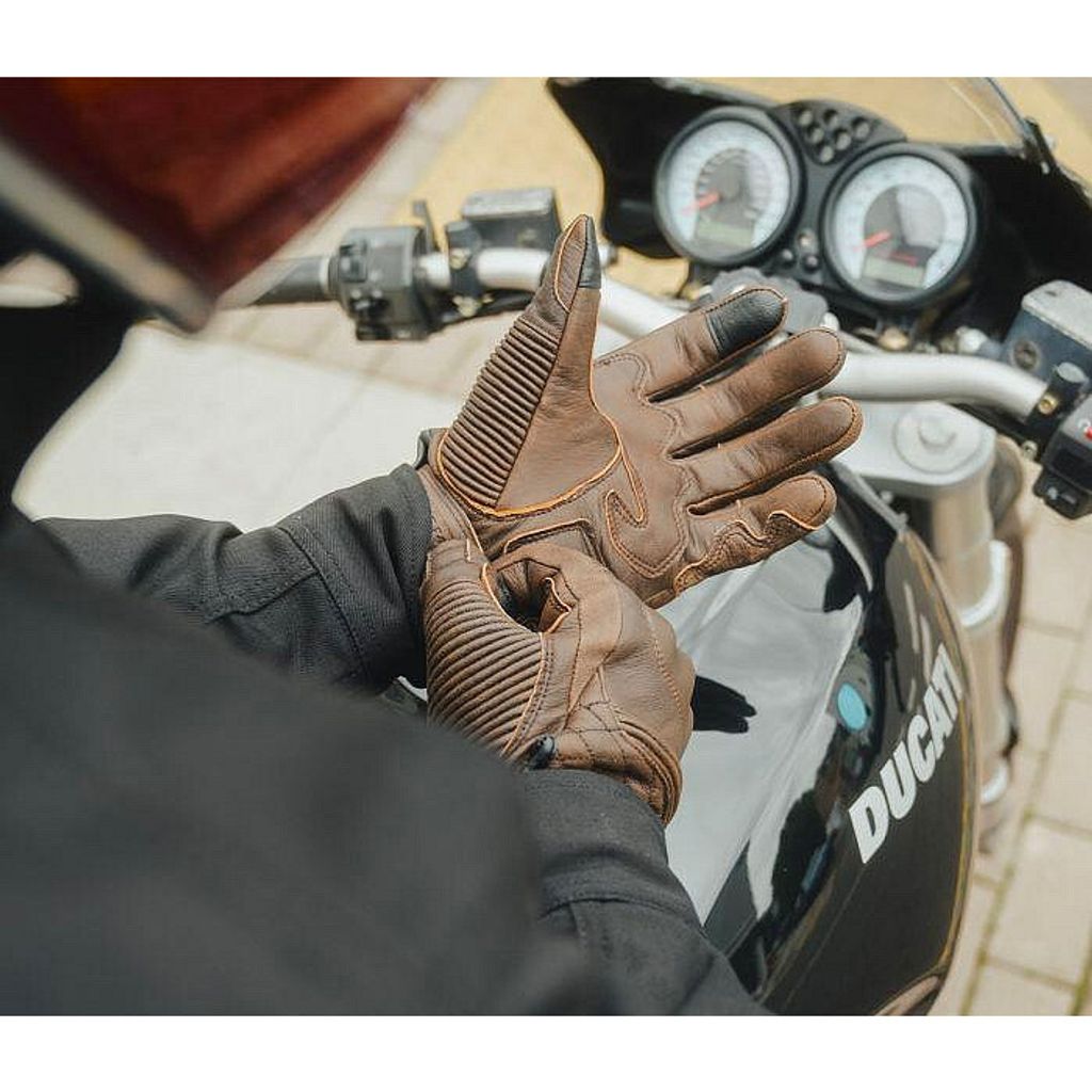 tw-11134201-7r992-m0be2e1g2pk7cd