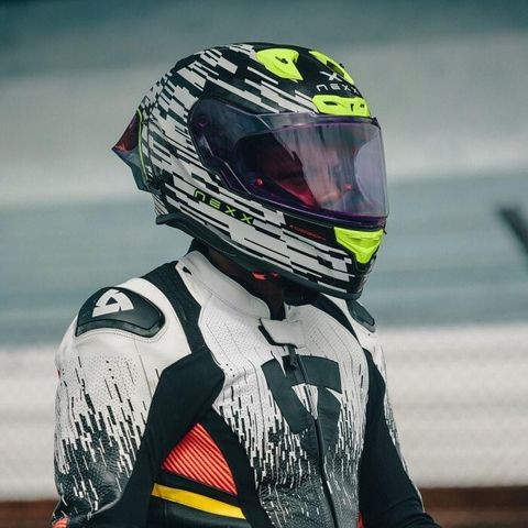 tw-11134201-7r98z-luhn8fhmbpv4f1