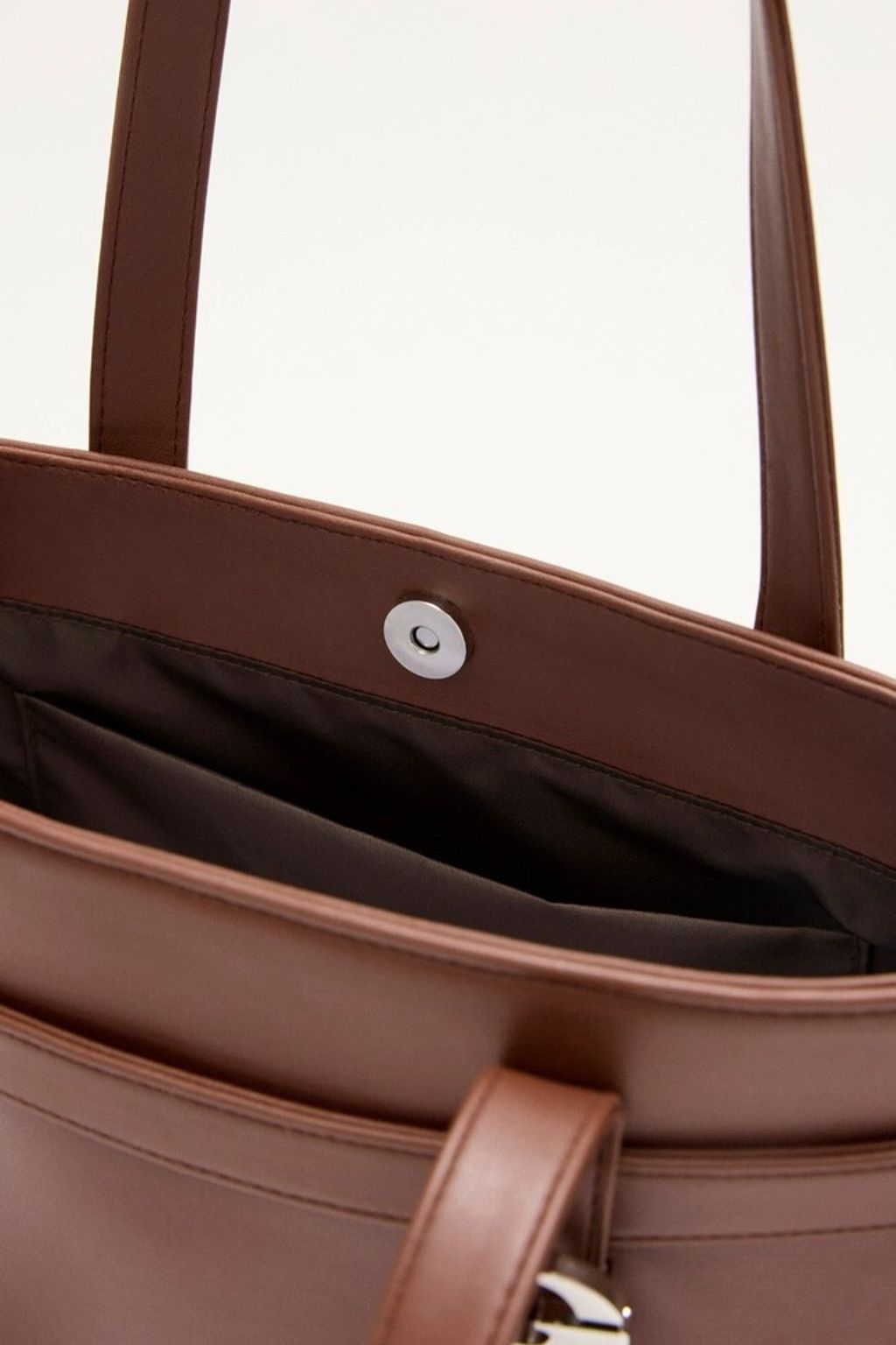 Track Limit Shoulder Bag 棕色5