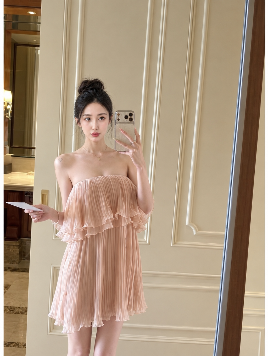 High-resolution_natural_realistic_hotel_mirror_sel-1789559016485