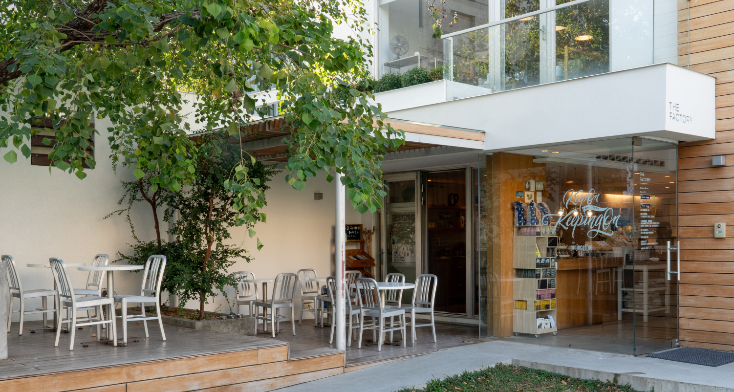 mojocoffee-factory-outdoor-coffee-time