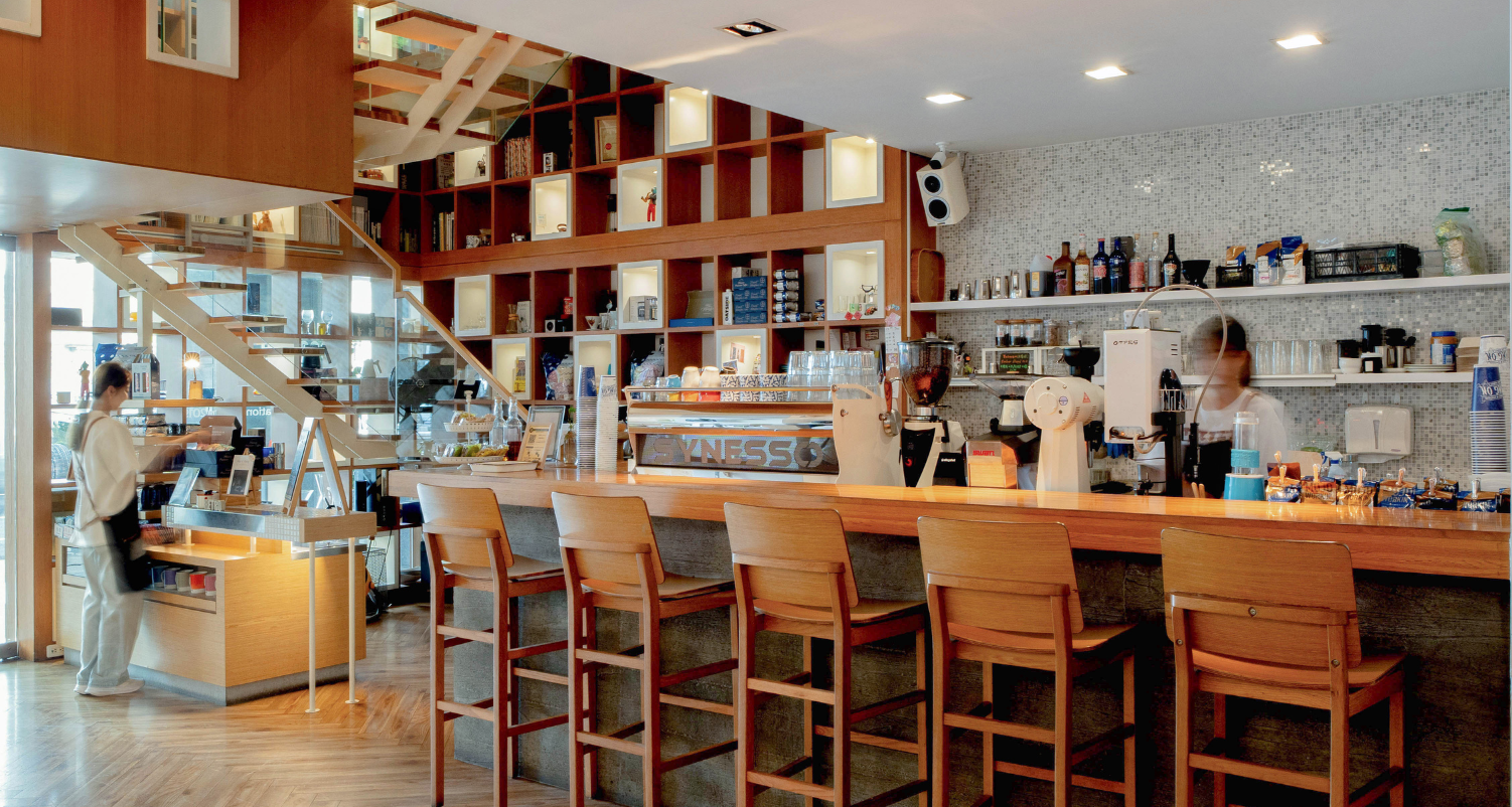 mojocoffee-retro-classic-cafe-exterior