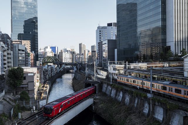 urban-landscape-japan-trains