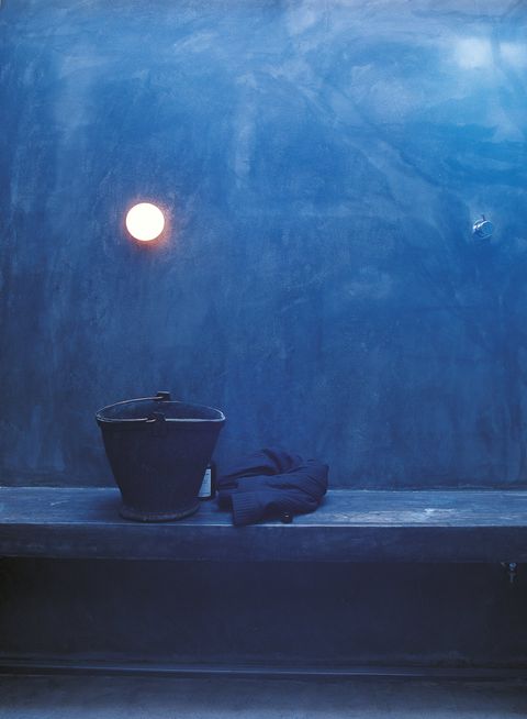 Flos-Mini_Glo_Ball_Ceiling_Wall-PH_Santi_Caleca-001.ae949f36