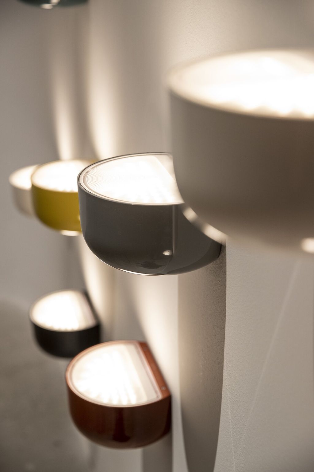 Flos-Bellhop_Wall_Up-PH_Sara_Fileti-Fuori_Salone-Fabbrica_Orobia_Italy-2022-002.b78a3607