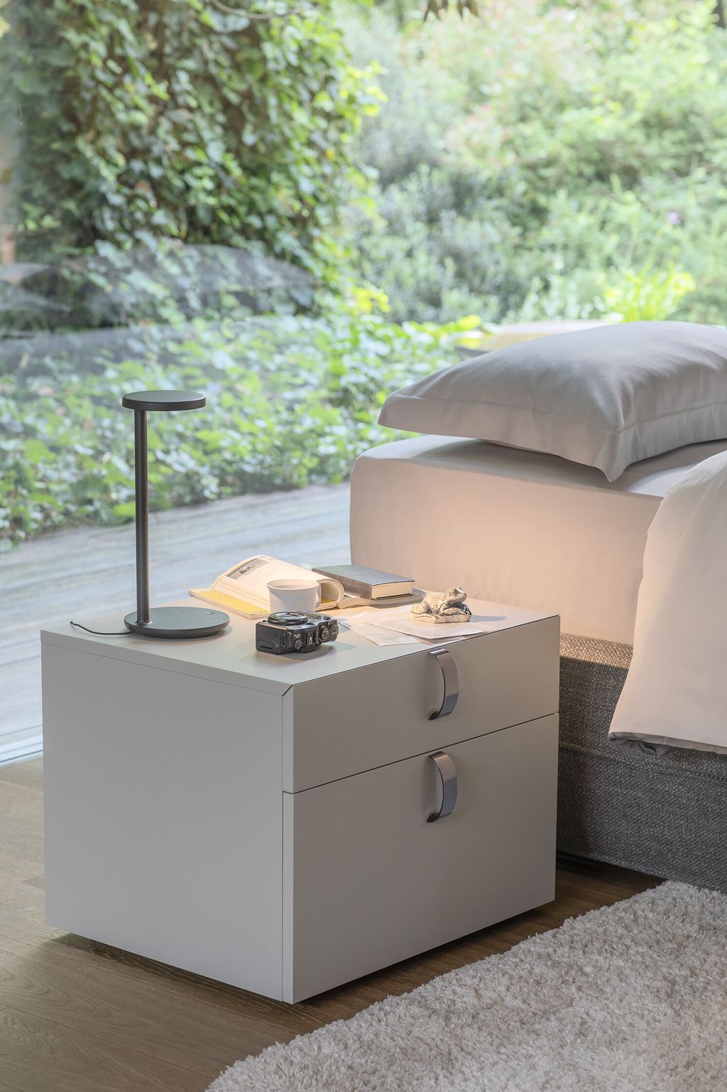 Flos-Oblique_Table-PH_Courtesy_Flou-2024.d9dfe265