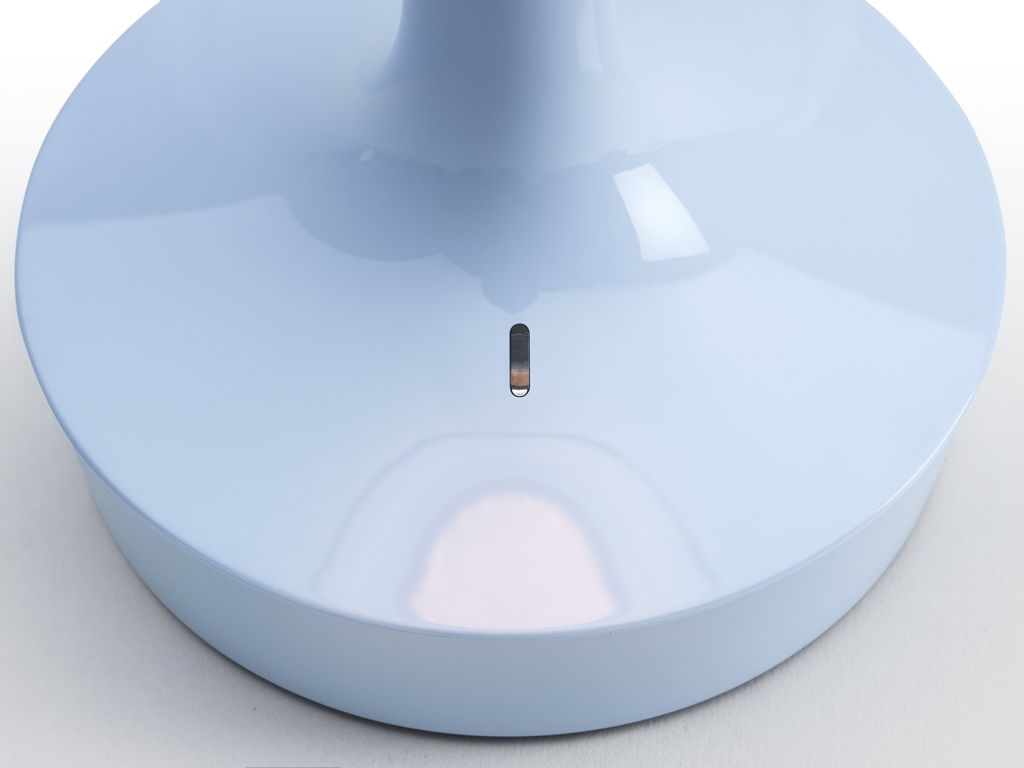 Flos-Product_Image-Luminaire-Table-Bon_Jour_Unplugged-Luminaire_Faded_blu-2025-Detail-001.3c03827c