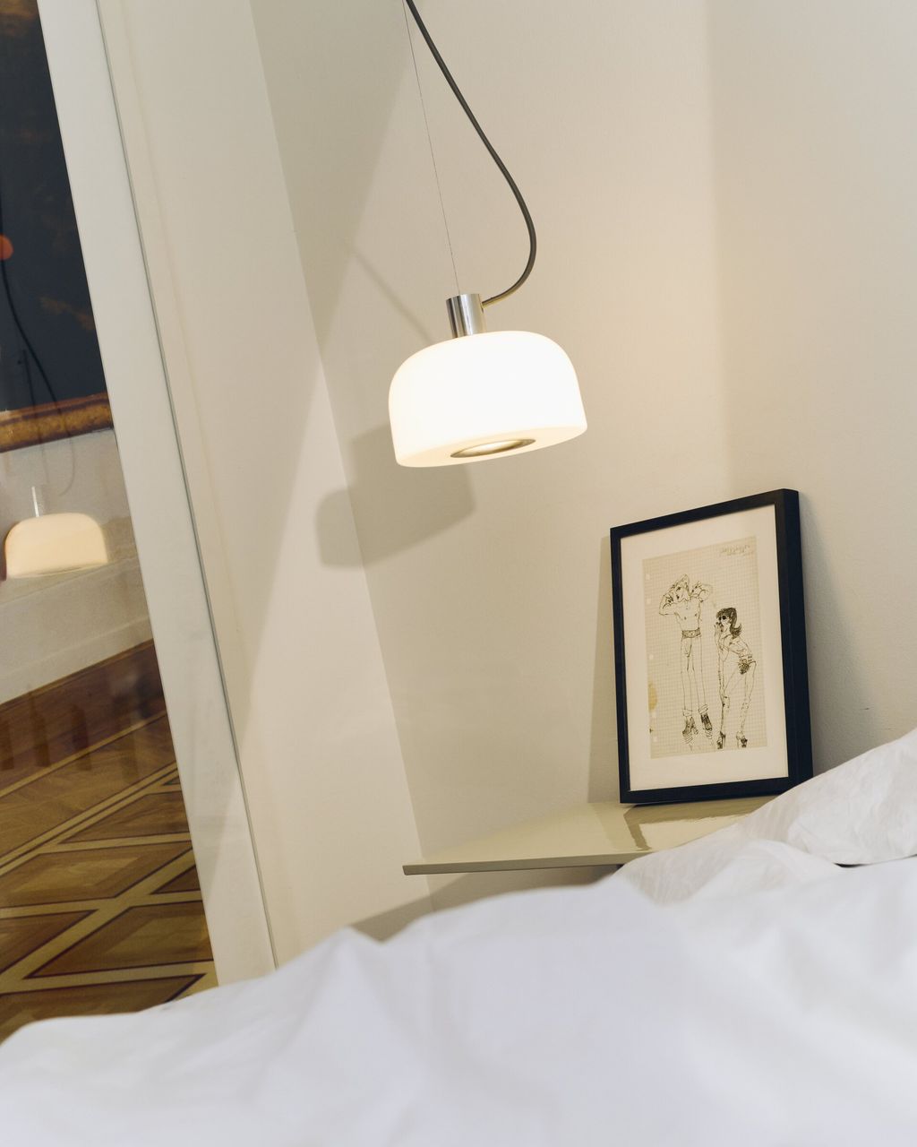 Flos-Bellhop_Glass_Suspension_1-PH_Mattia_Parodi-Milano-2024-002.432f9618